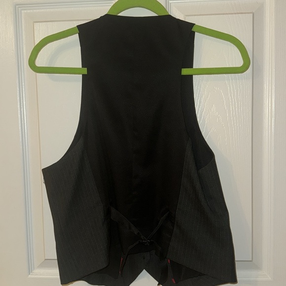 Vest size medium - Picture 2 of 2